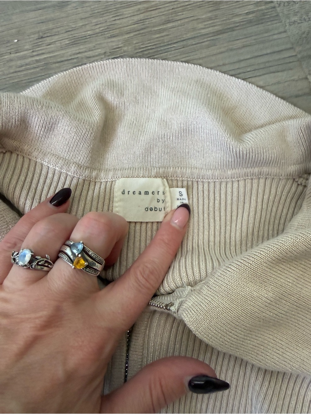 Cropped Ribbed Zip-Front Top in Light Beige - Picture 4 of 4
